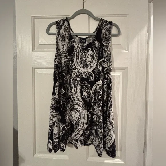 Jostar Chic Black and White Paisley Tank Top/Dress - Picture 1 of 7